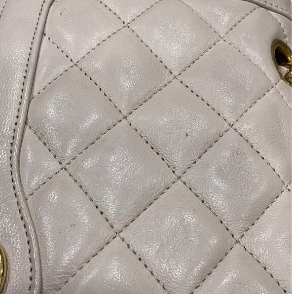 Chanel Classic Flap Bag - Picture 5 of 10